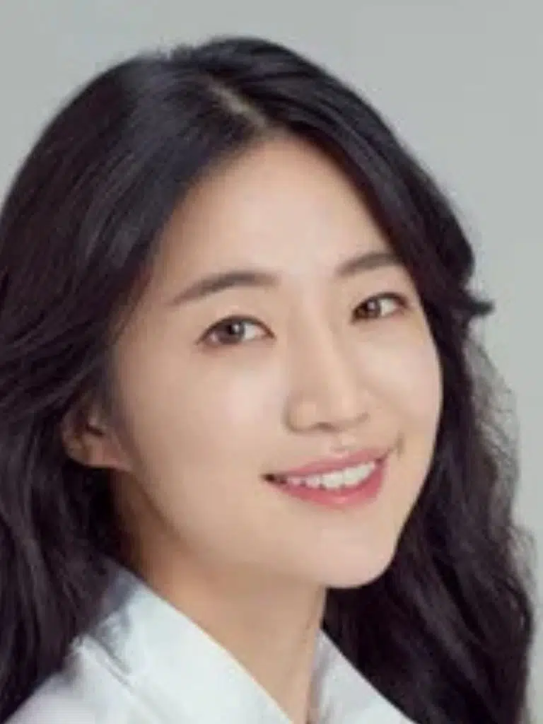 Song Lee Biography: Wiki, Age, Career, Height, Weight, Boyfriend, Net Worth & More